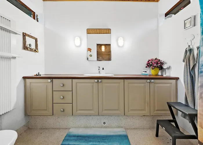 Сasa de vacaciones Gorgeous Home In Nykobing Sj With Wifi